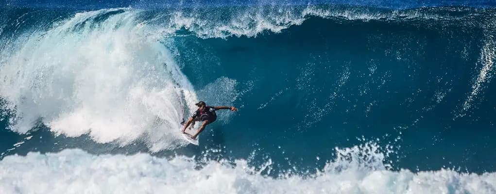 man-surfing-in-a-large-wave